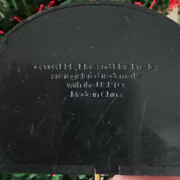 Elvis Presley Christmas Ornament Live in Las Vegas - Picture 3 of 4